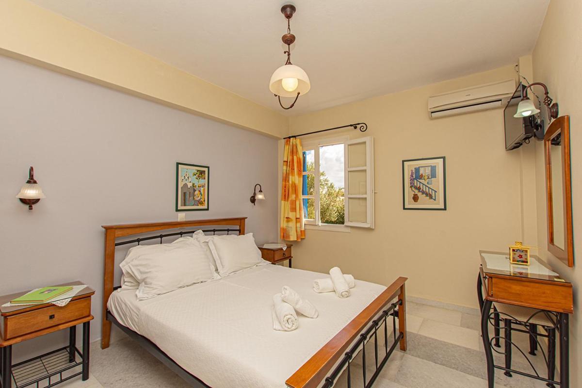 Maroussa Studios Agia Anna  Exterior photo